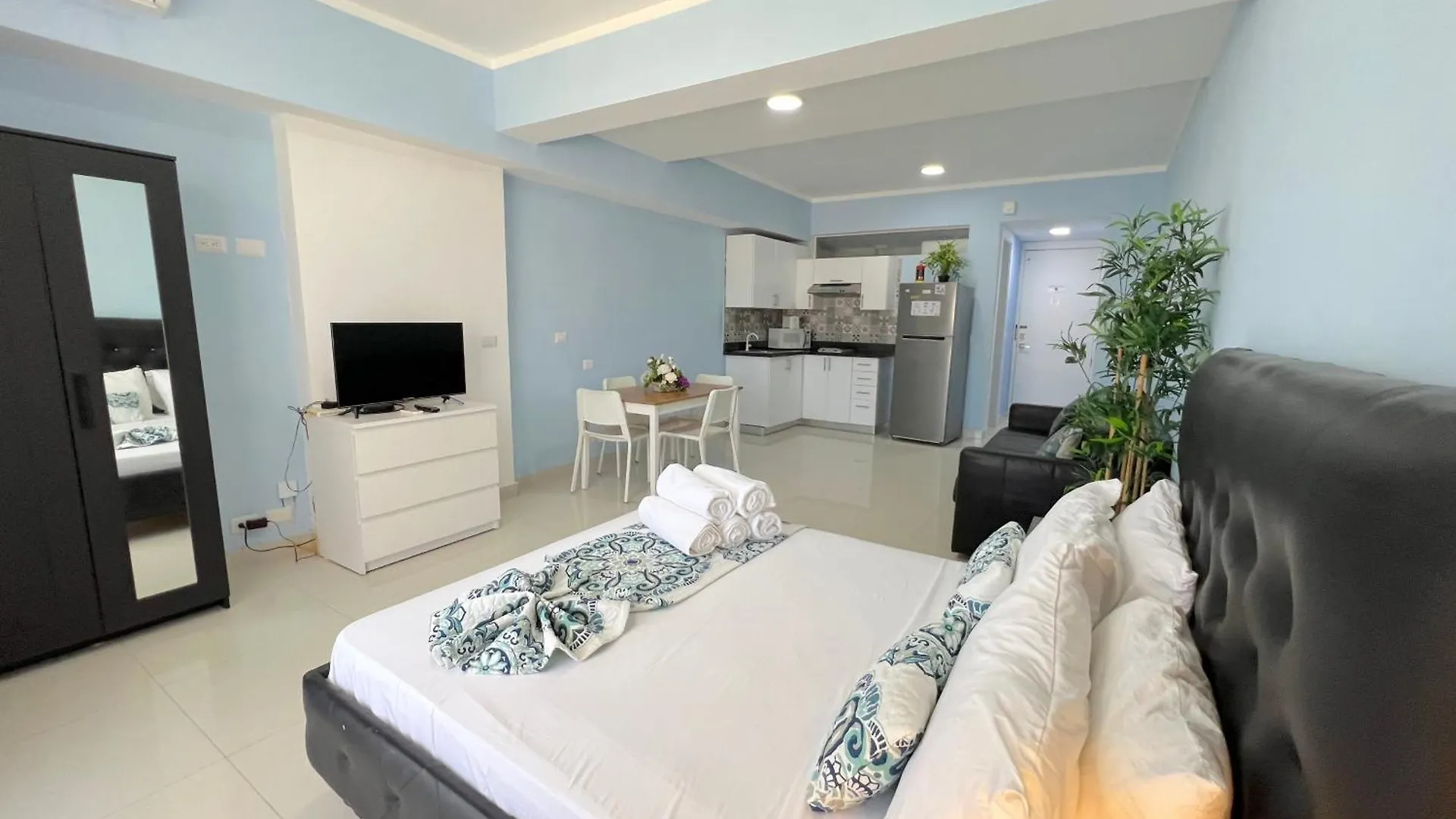 Aparthotel Olas Del Caribe - Vacation Suites With Rooftop Pool - Playa Los Corales Punta Cana